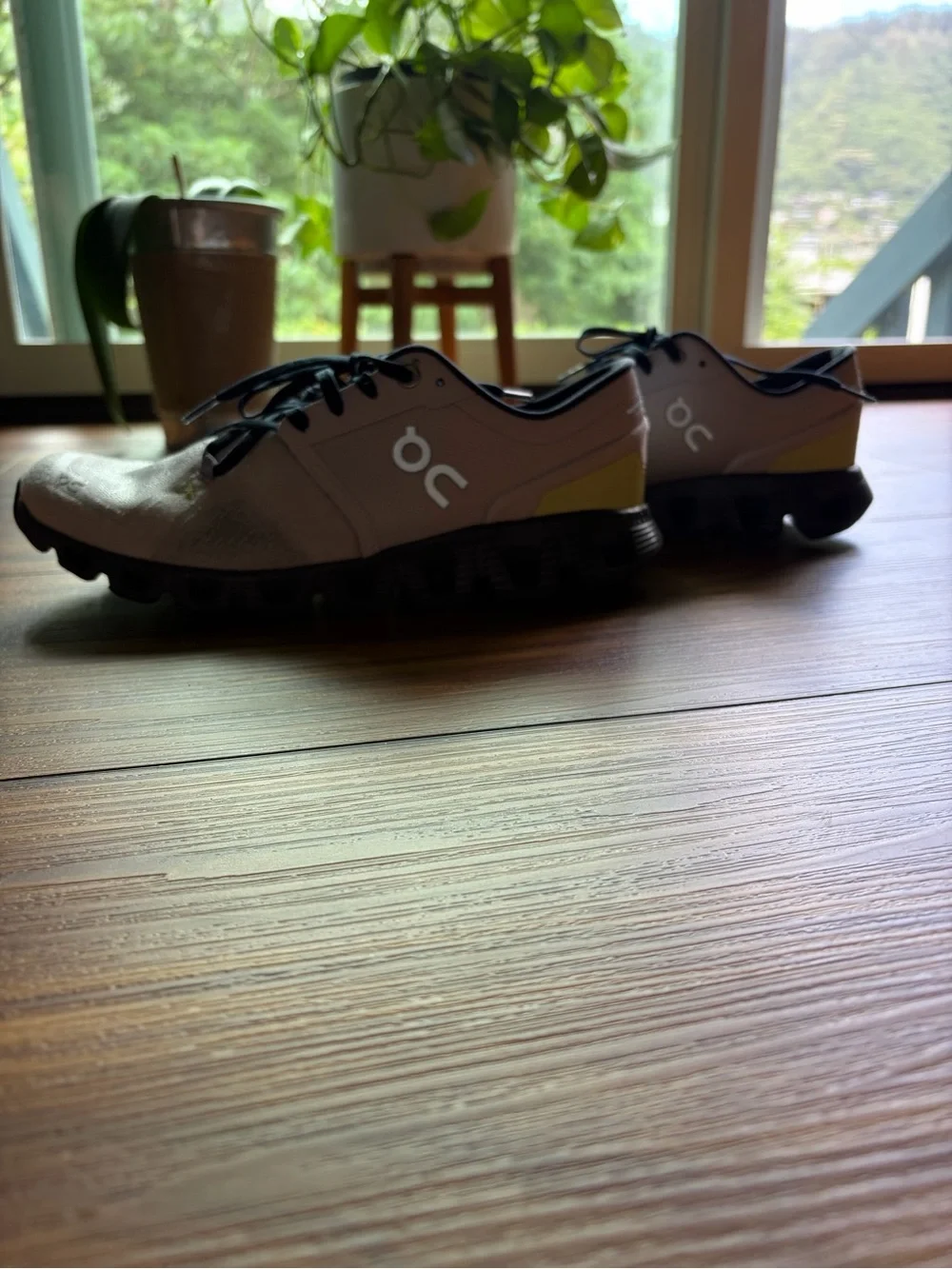 On Running Women’s Sneakers - Picture 8 of 10